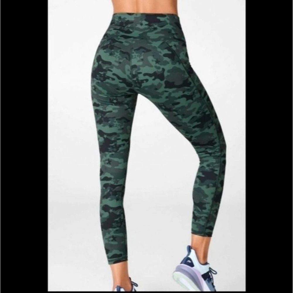 Fabletics Define Powerhold Highwaisted 7/8 Star C… - image 1